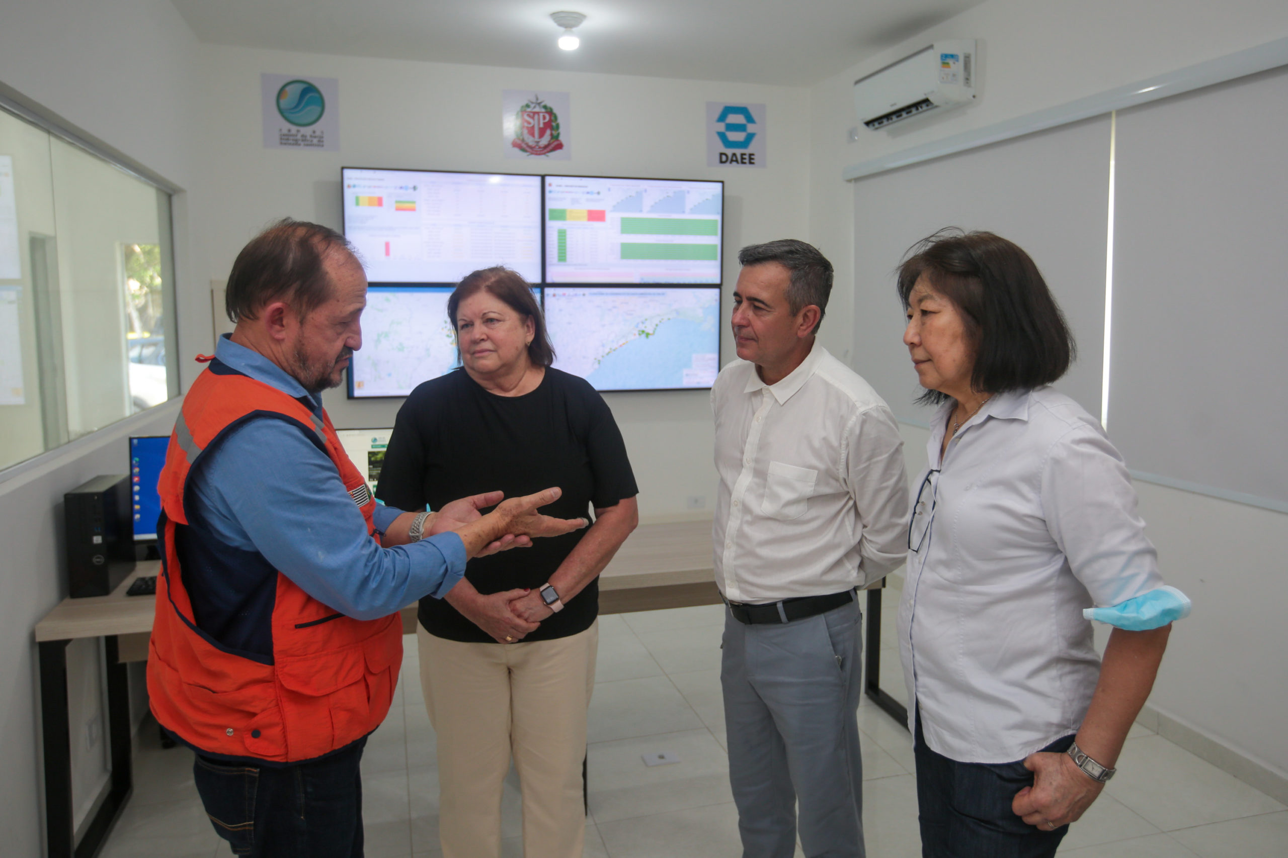 Raquel Auxiliadora Chini e Sidney Felix Caetano em visita técnica com a Engª Seica Ono e a Defesa Civil da BS. Foto: Fred Casagrande